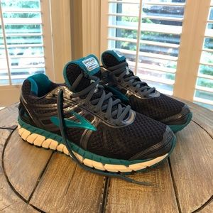 Women’s Brooks Ariel 16